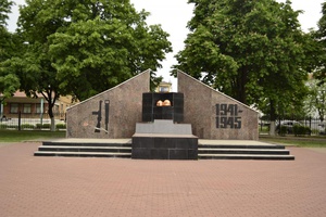 Памятный знак, установленный в честь 106 работников КМАстроя, не вернувшихся с фронтов Великой Отечественной войны 1941-1945 гг.